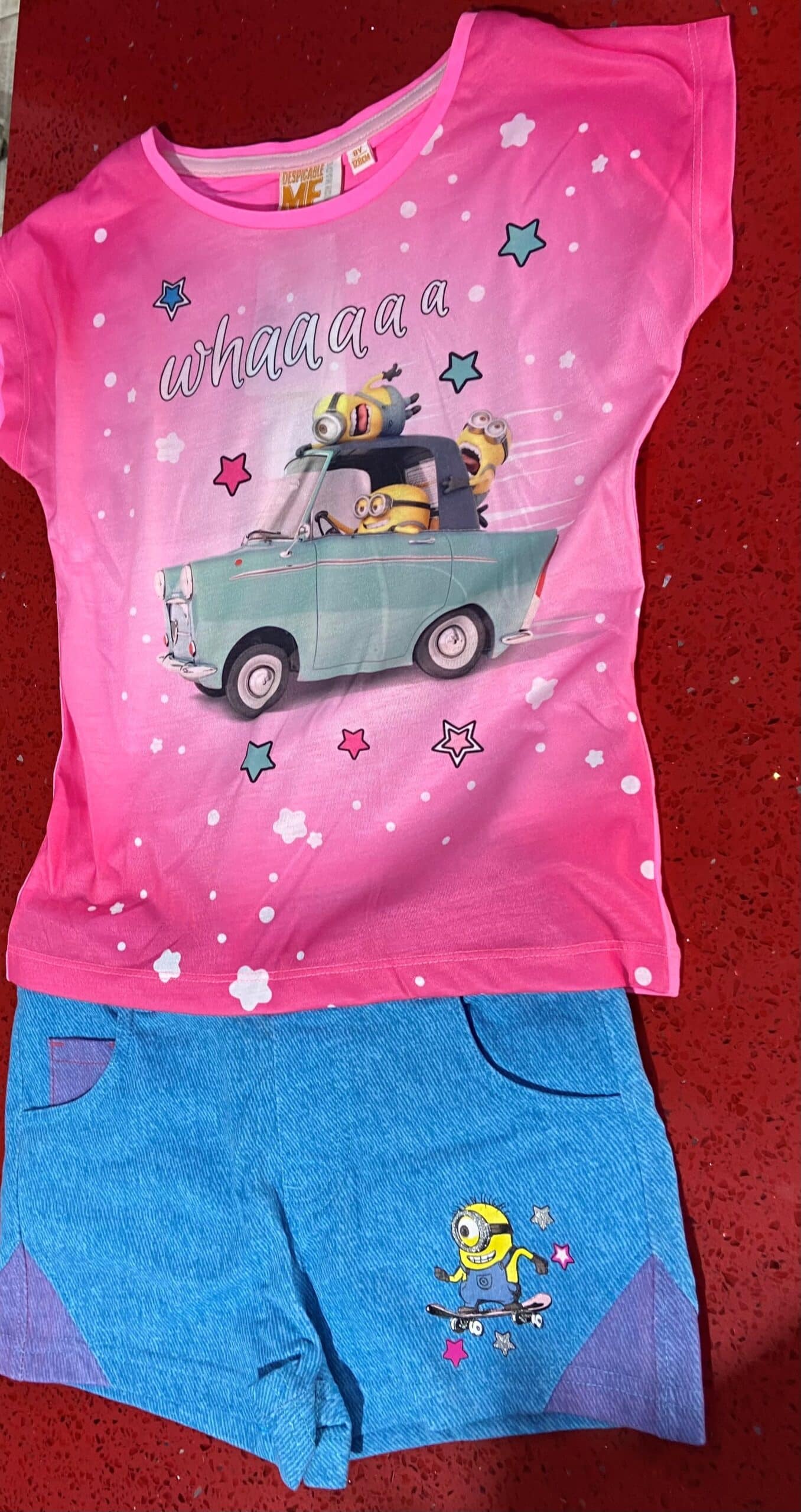4052384319045.jpg MINIONS GIRLS SHORT SLEEVES AND SHORTS 10 YEARS - Image 1